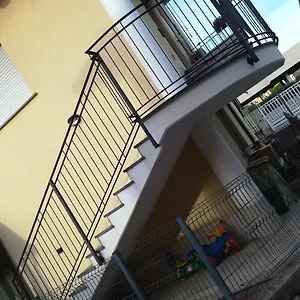 yellow-house.it-lombardy.com/